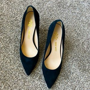 Nine West black suede pumps